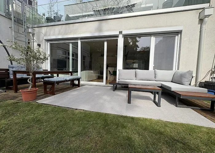 Quiet And Central, Modern At U1, With Garden & Parking Appartement Wenen