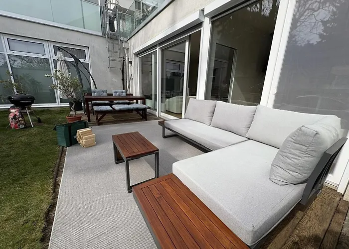 Quiet And Central, Modern At U1, With Garden & Parking Appartement Wenen